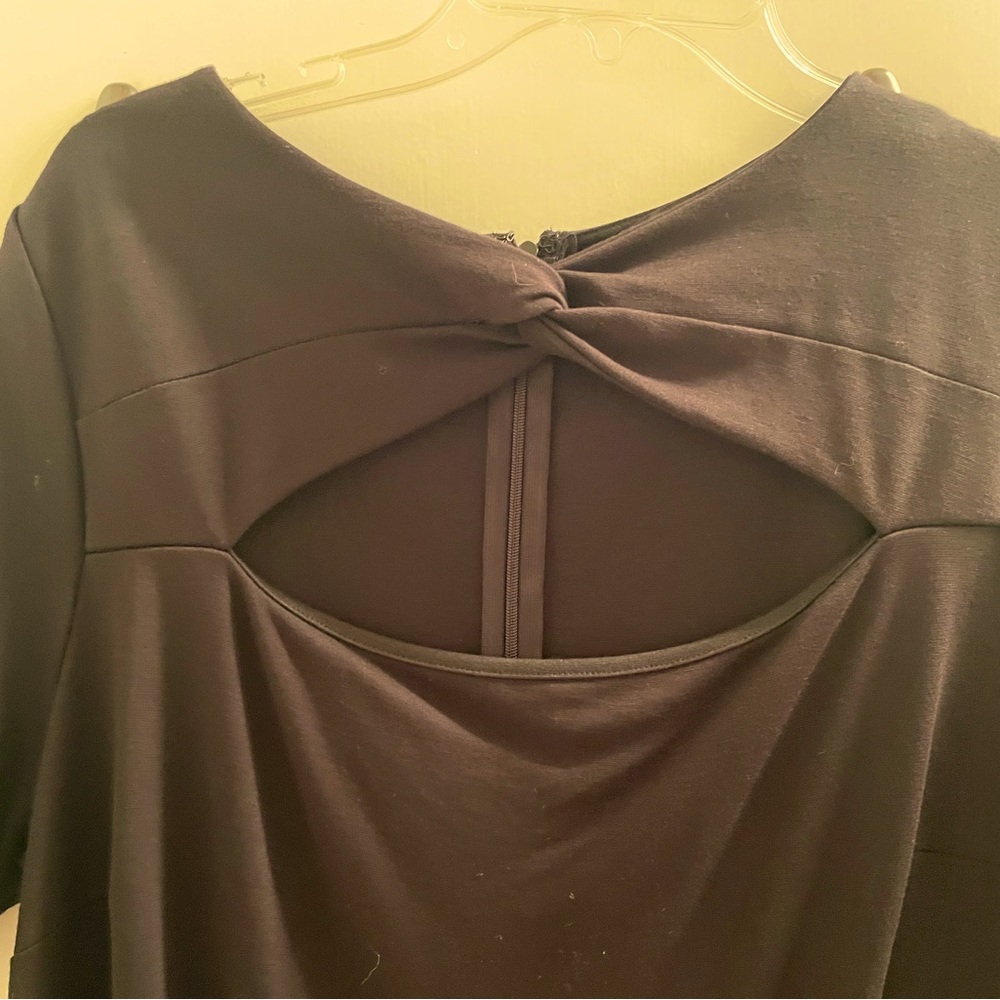 EUC ELOQUII Blk dress front cut out detail. Short sleeve below knee size 18